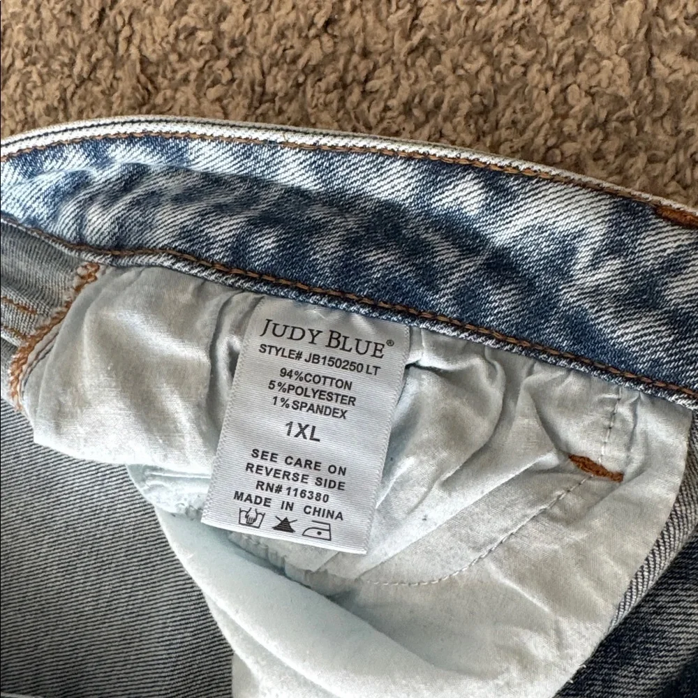 Judy Blue Faded Light Blue Distressed Denim Shorts size 1XL - Picture 3 of 4